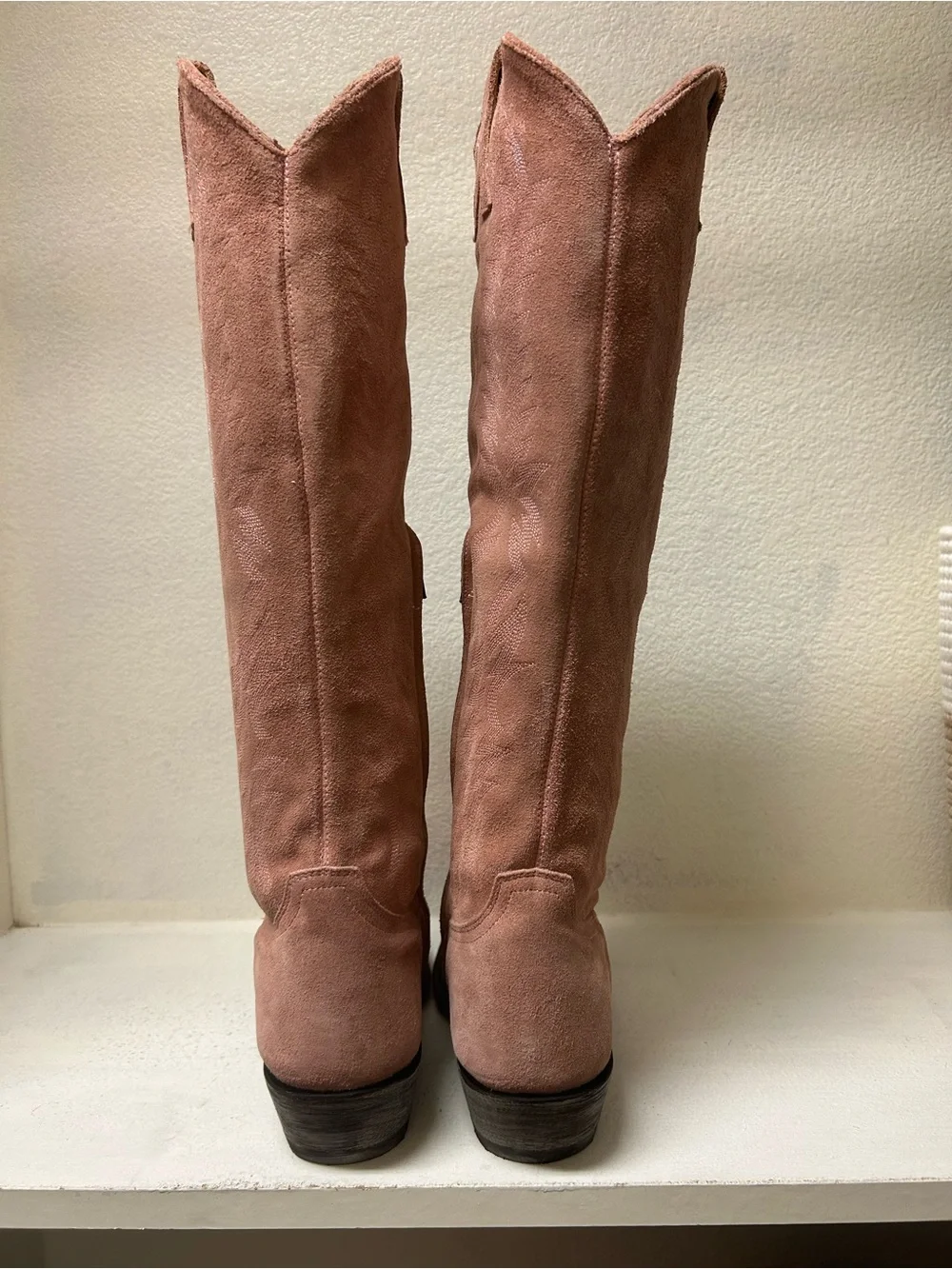 Old Gringo Mayra Pink Suede Boot 9B. NEW